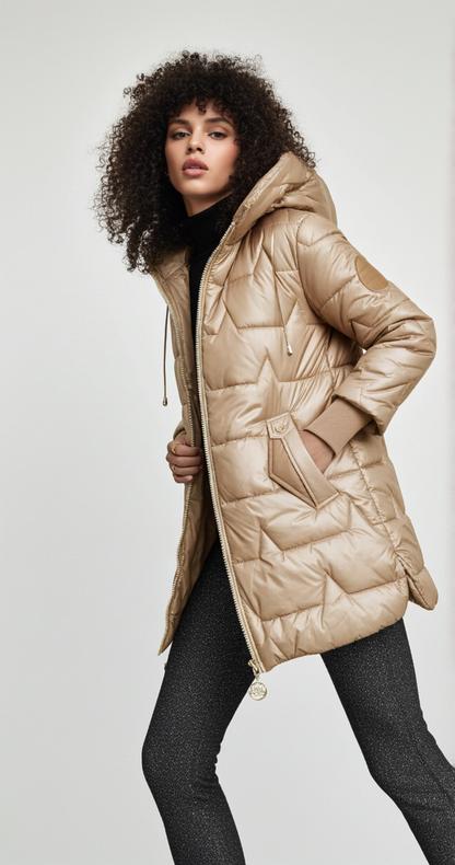 Mar| Chaqueta acolchada larga y cálida con capucha envolvente.